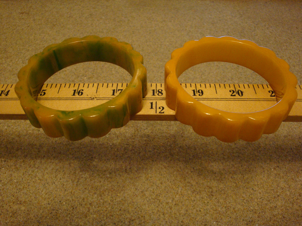 Pair of Vintage 3/4"  Green/Yellow Bakelite Bracelets; Scalloped/"Daisy" Edges!