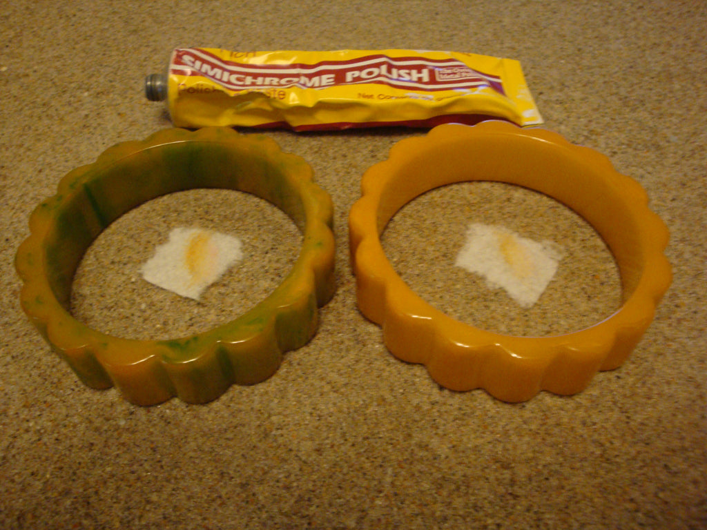 Pair of Vintage 3/4"  Green/Yellow Bakelite Bracelets; Scalloped/"Daisy" Edges!