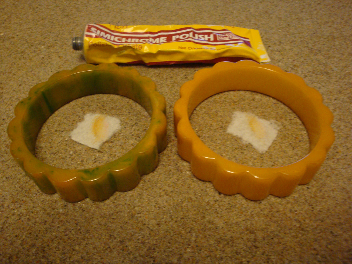 Pair of Vintage 3/4"  Green/Yellow Bakelite Bracelets; Scalloped/"Daisy" Edges!