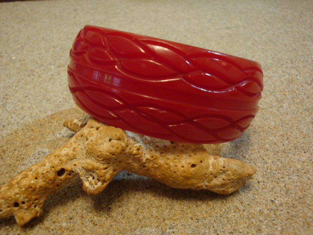 Vintage Cherry Red Bakelite Bracelet: Grooved Wavy Carvings