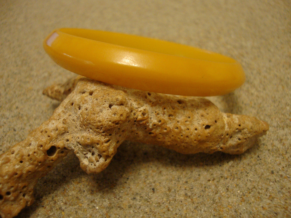 Vintage Lemon Yellow Bakelite Bracelet: Flying Saucer Bangle