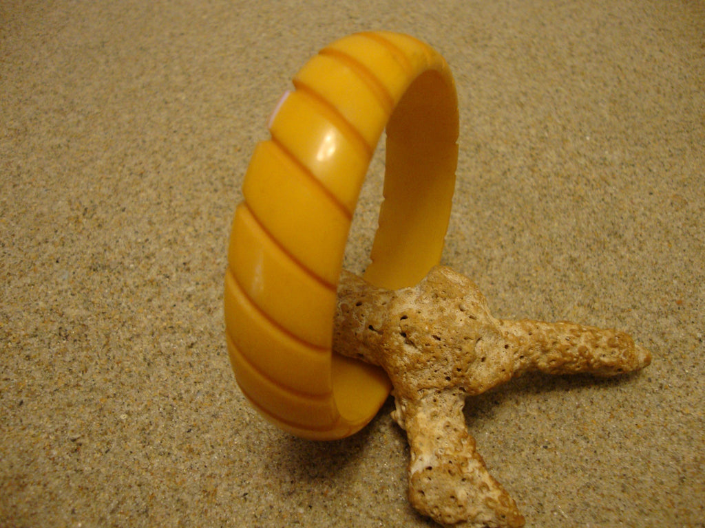 Vintage Goldenrod Bakelite Bracelet: Carved Diagonal Slashes