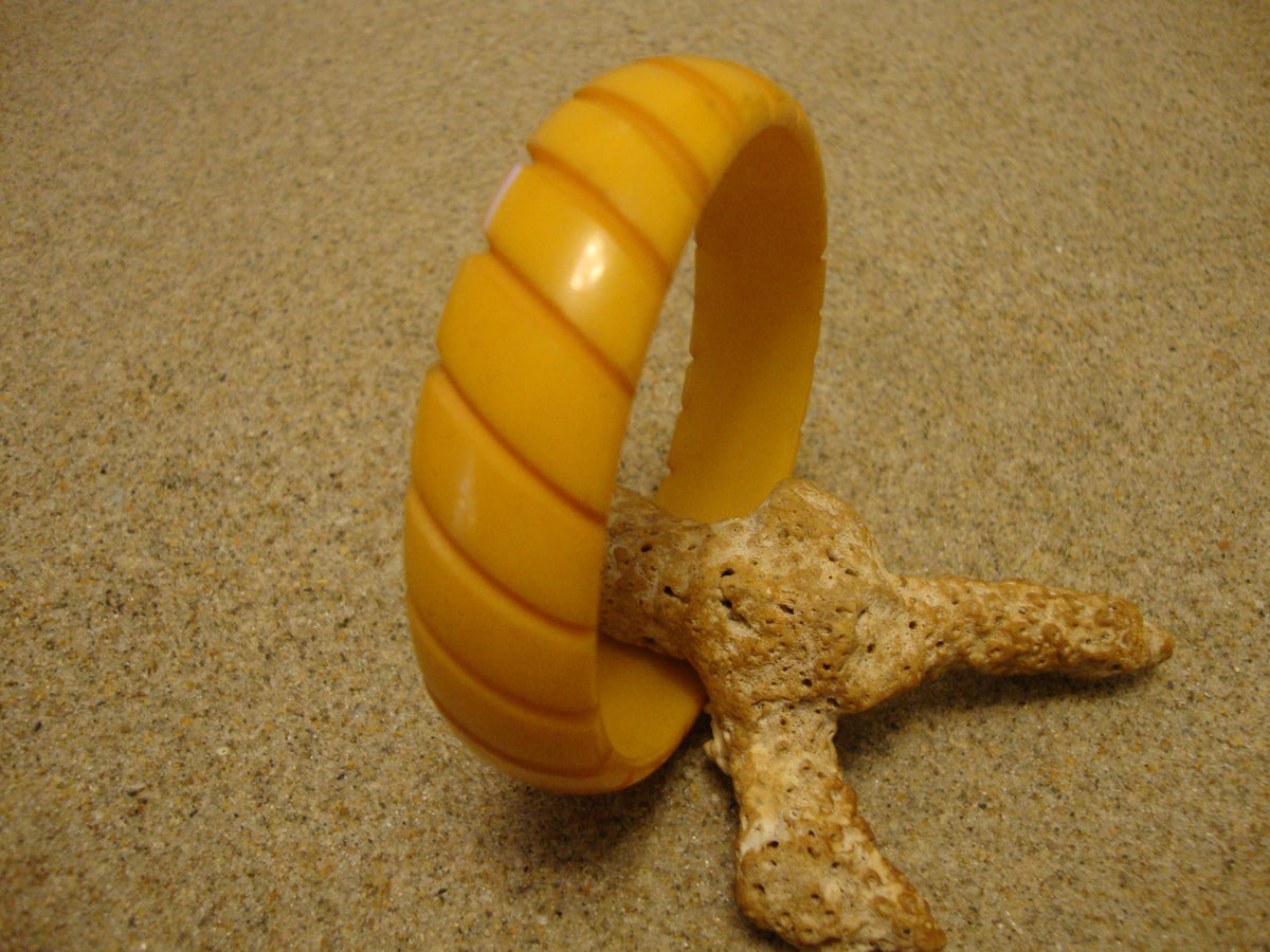 Vintage Goldenrod Bakelite Bracelet: Carved Diagonal Slashes