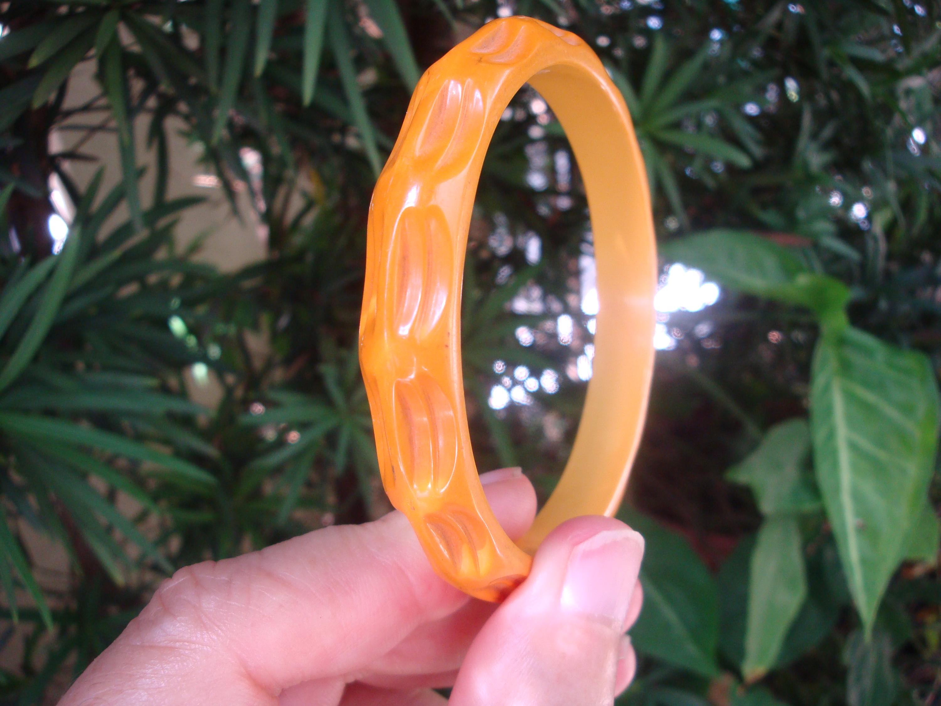 Vintage Goldenrod Bakelite Bracelet: Carved Thumbprint Design