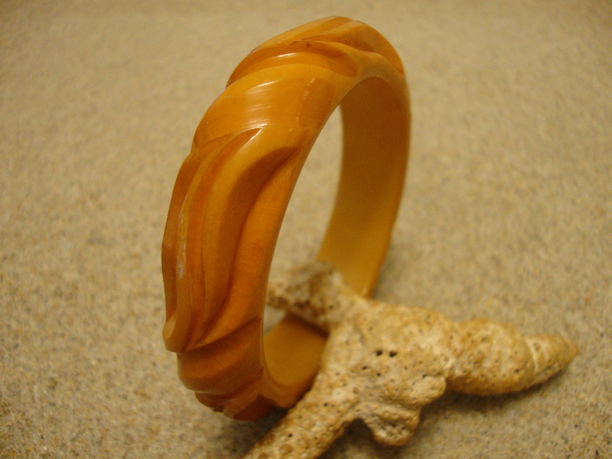 Vintage 3/4" Orange Bakelite Bracelet! Sculpted Abstract Flower Designs!