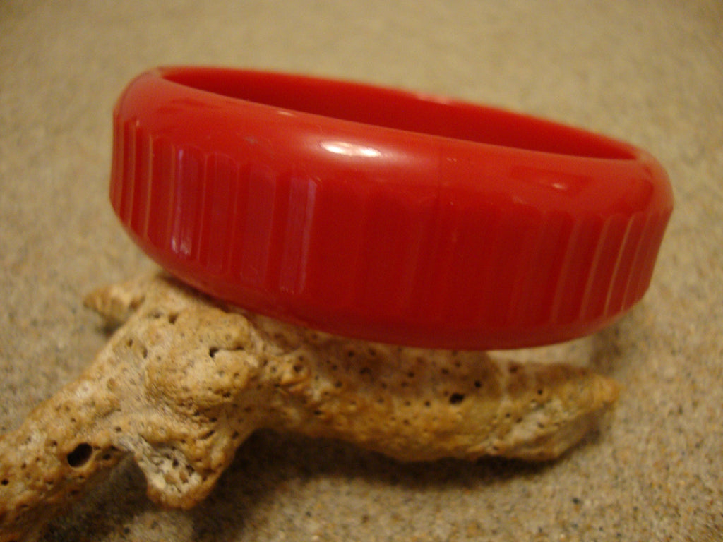 Vintage Cherry Red Bakelite Bracelet: Machine Age Carved Bangle
