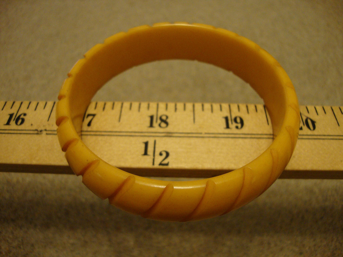 Vintage Goldenrod Bakelite Bracelet: Carved Diagonal Slashes