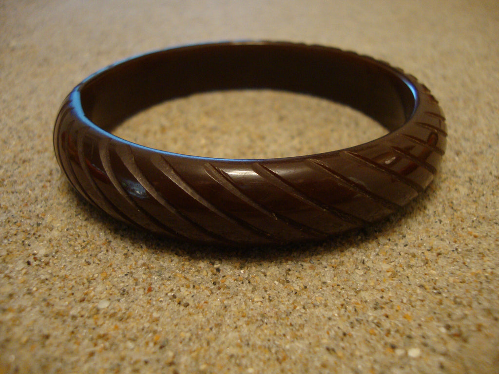 Vintage Chocolate Brown Bakelite Bracelet: Diagonal Carved Bangle