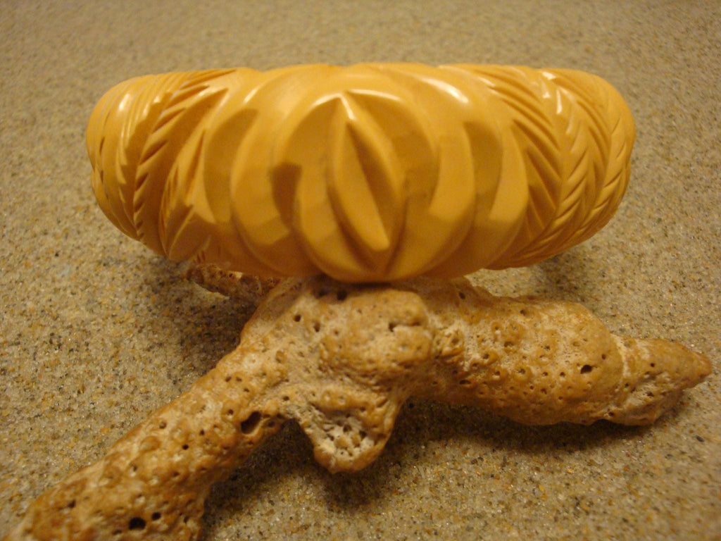 Vintage 1" Canary Yellow Bakelite Bracelet!  Four Lotus Flower & Leaf Carvings!!