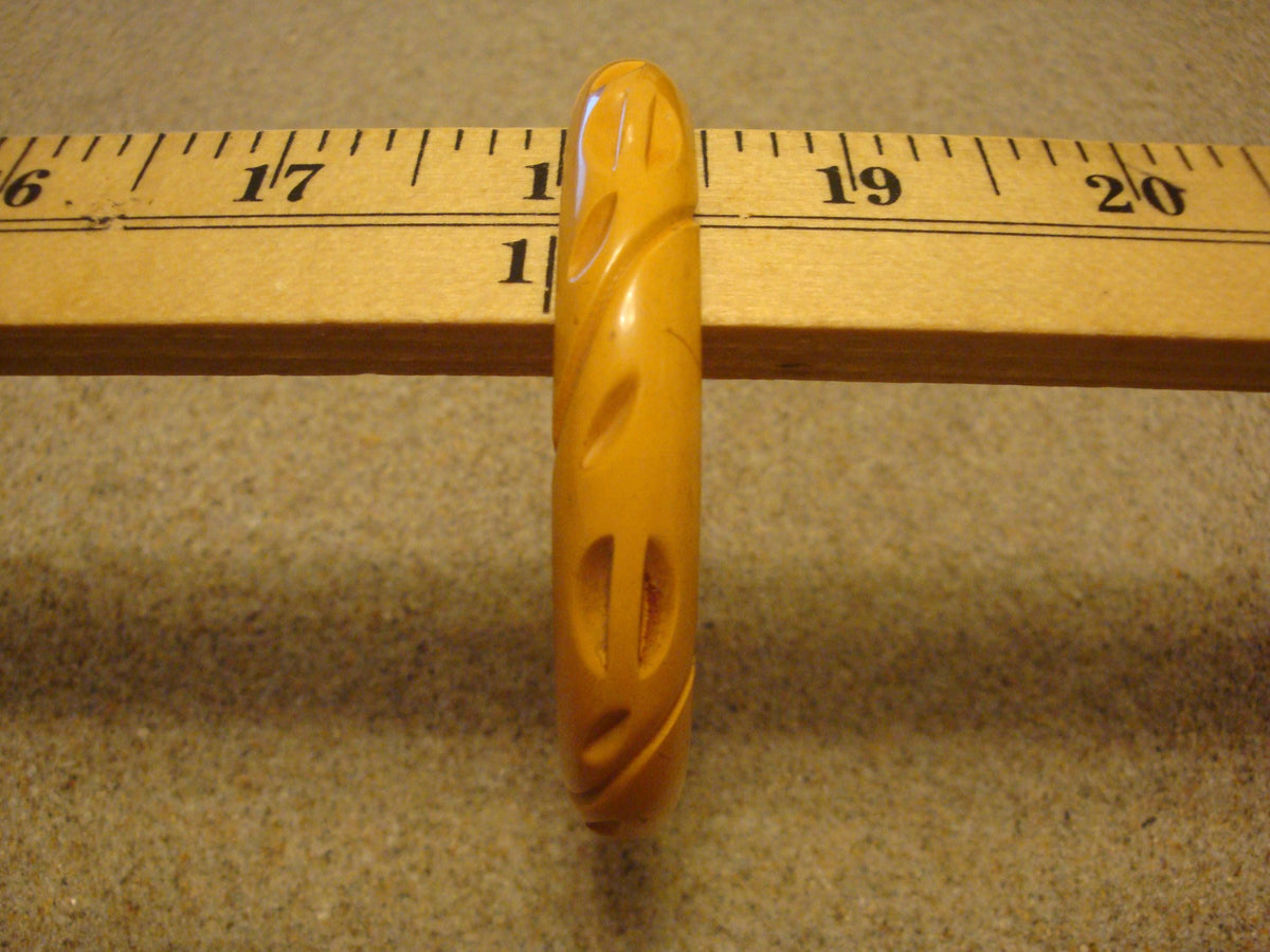 Vintage 7/16" Yellow Bakelite Bracelet! Unique Divot & Diagonal Slash Carvings!