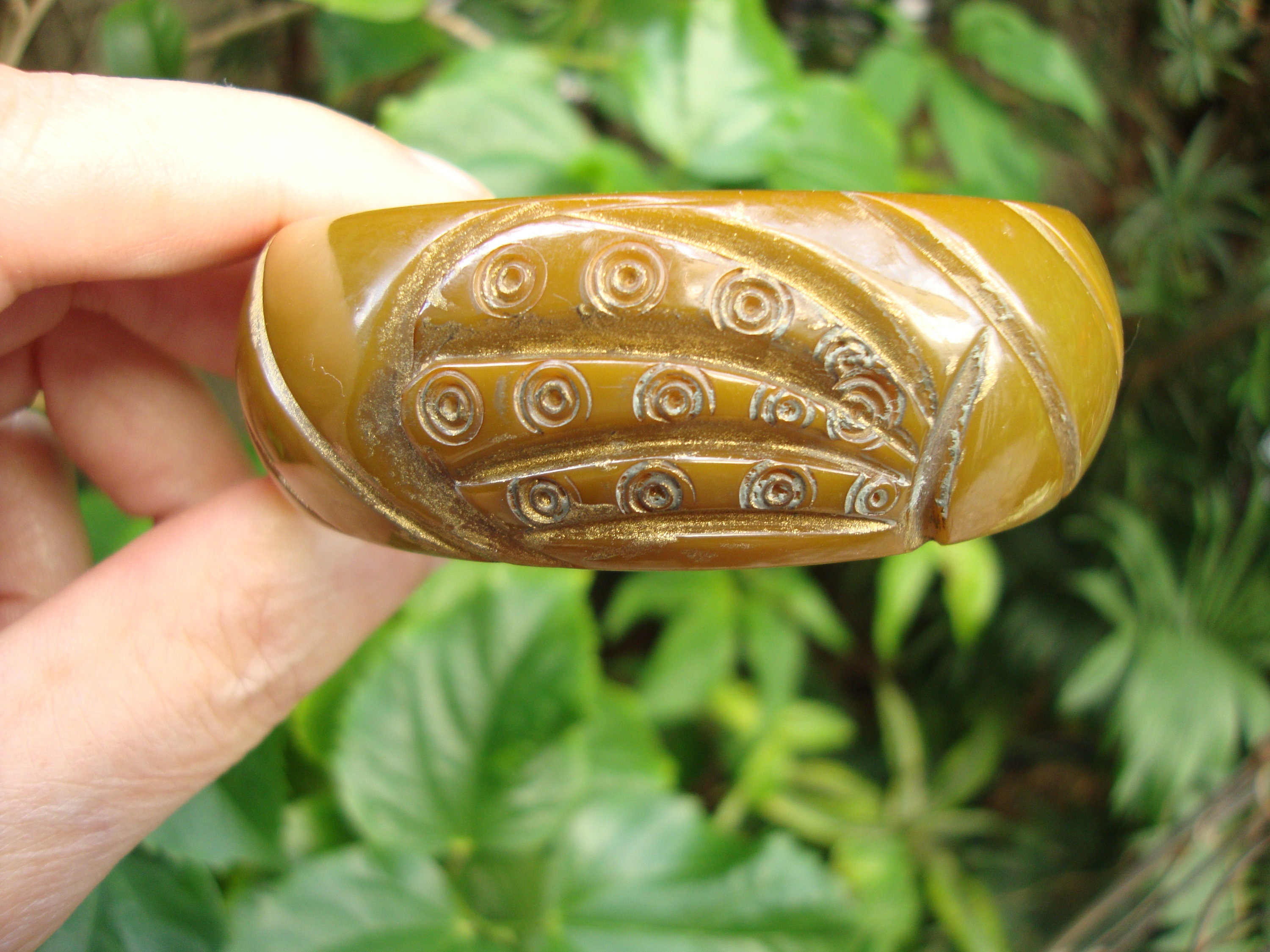 Vintage Olive Green Bakelite Bracelet: Abstract Carved Design