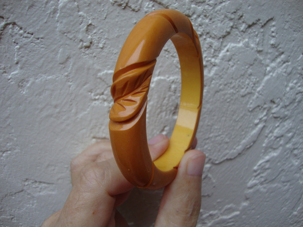 Vintage 1/2" Butterscotch Bakelite Bracelet!  Leaf & Diagonal Slash Carvings!