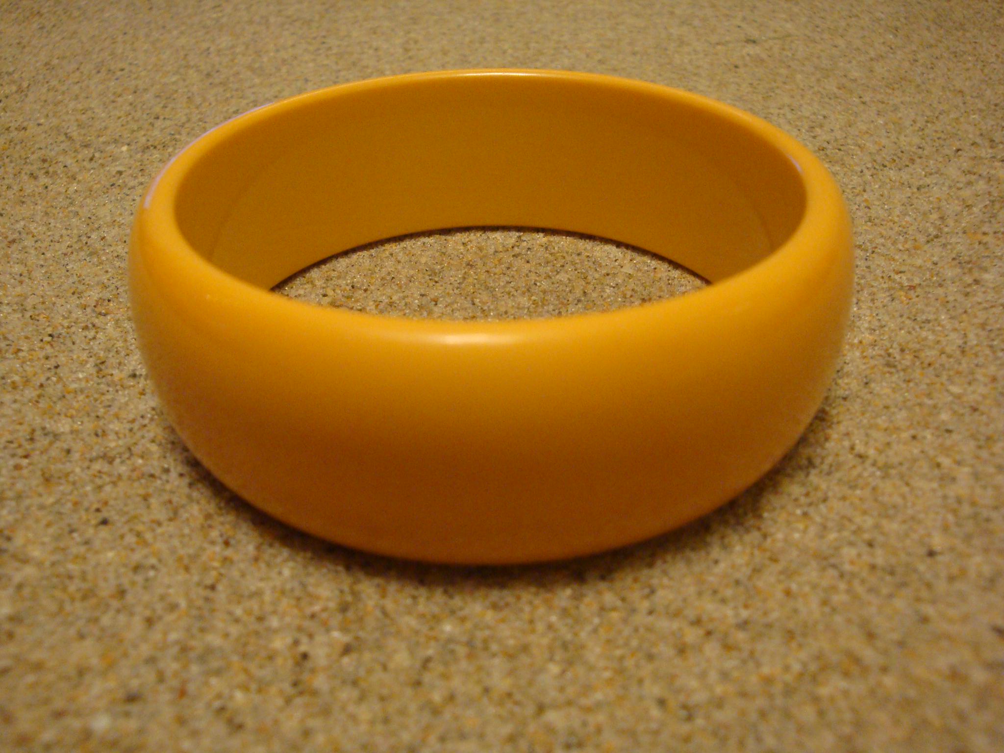 Vintage 1" Canary Yellow Bakelite Bangle Bracelet
