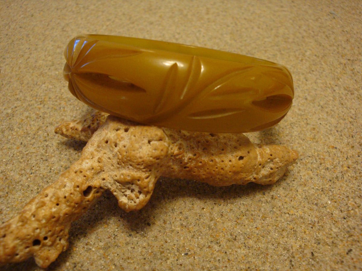 Vintage 3/4" Chartreuse Bakelite Bracelet! Open Work Flower Inspired Carvings!