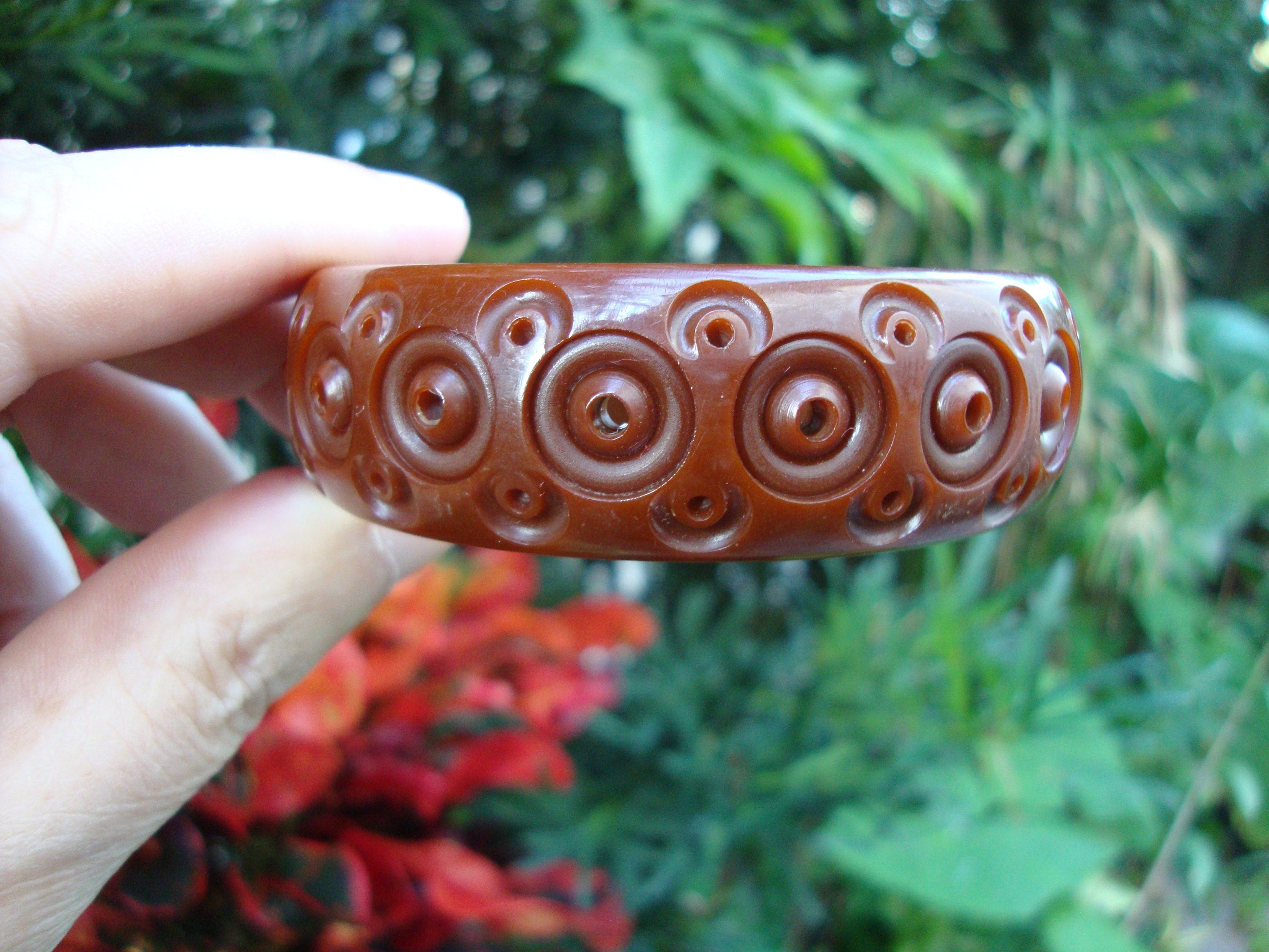 Vintage Chocolate Brown Bakelite Bracelet: Pierced Concentric Carvings