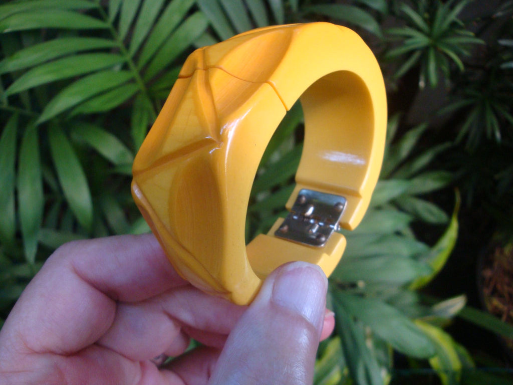 Vintage Canary Yellow Bakelite Clamper Bracelet: Geometric Design