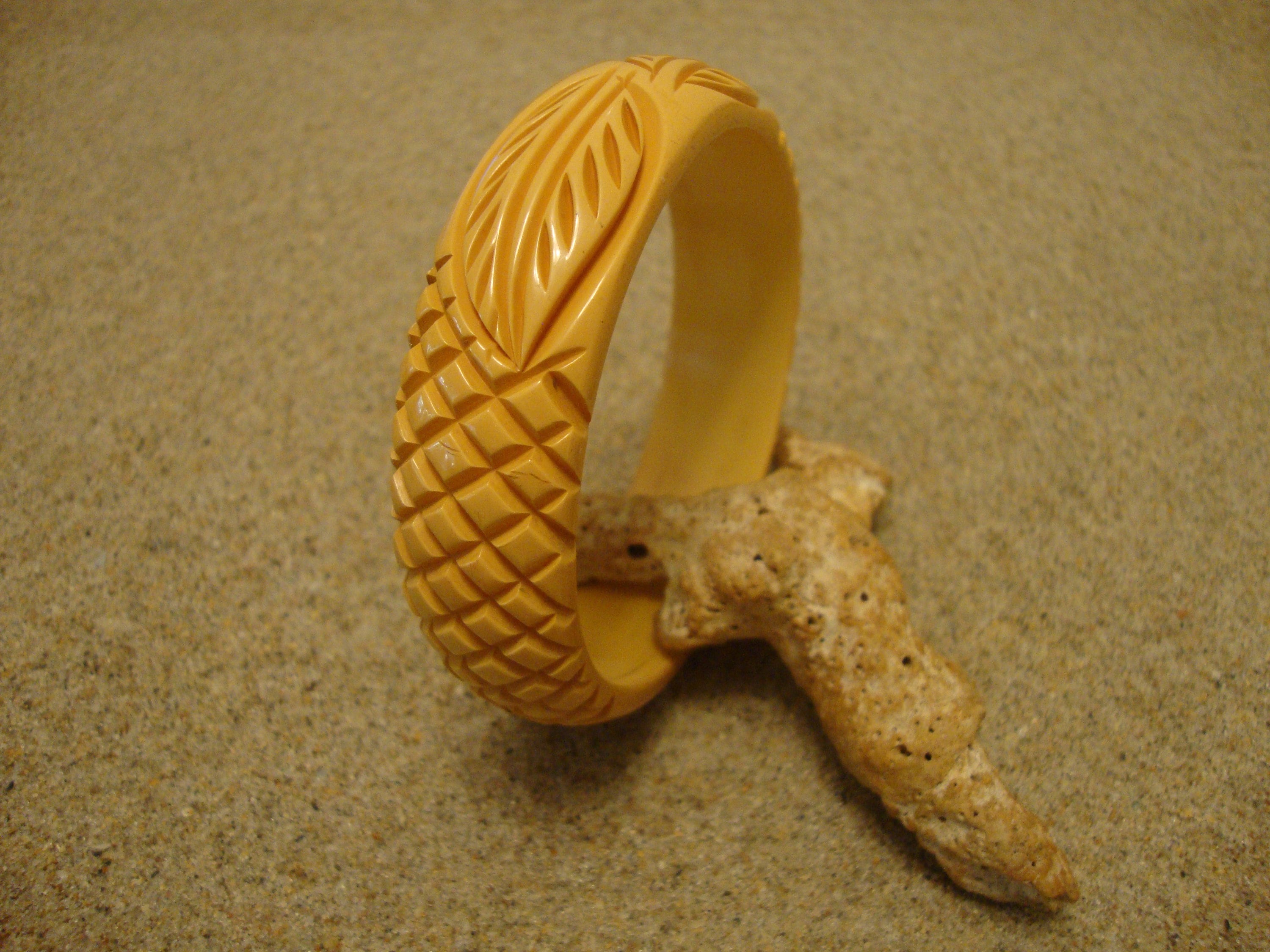 Vintage Goldenrod Bakelite Bracelet: Carved Leaf Design
