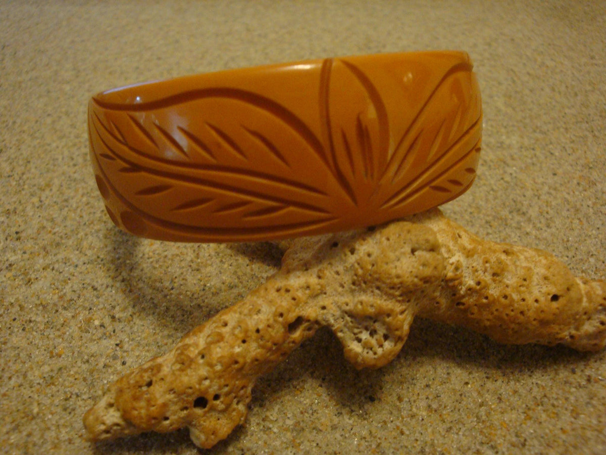 Vintage 1" Goldenrod Bakelite Bracelet! Unique Flower & Dimple Carved Designs!