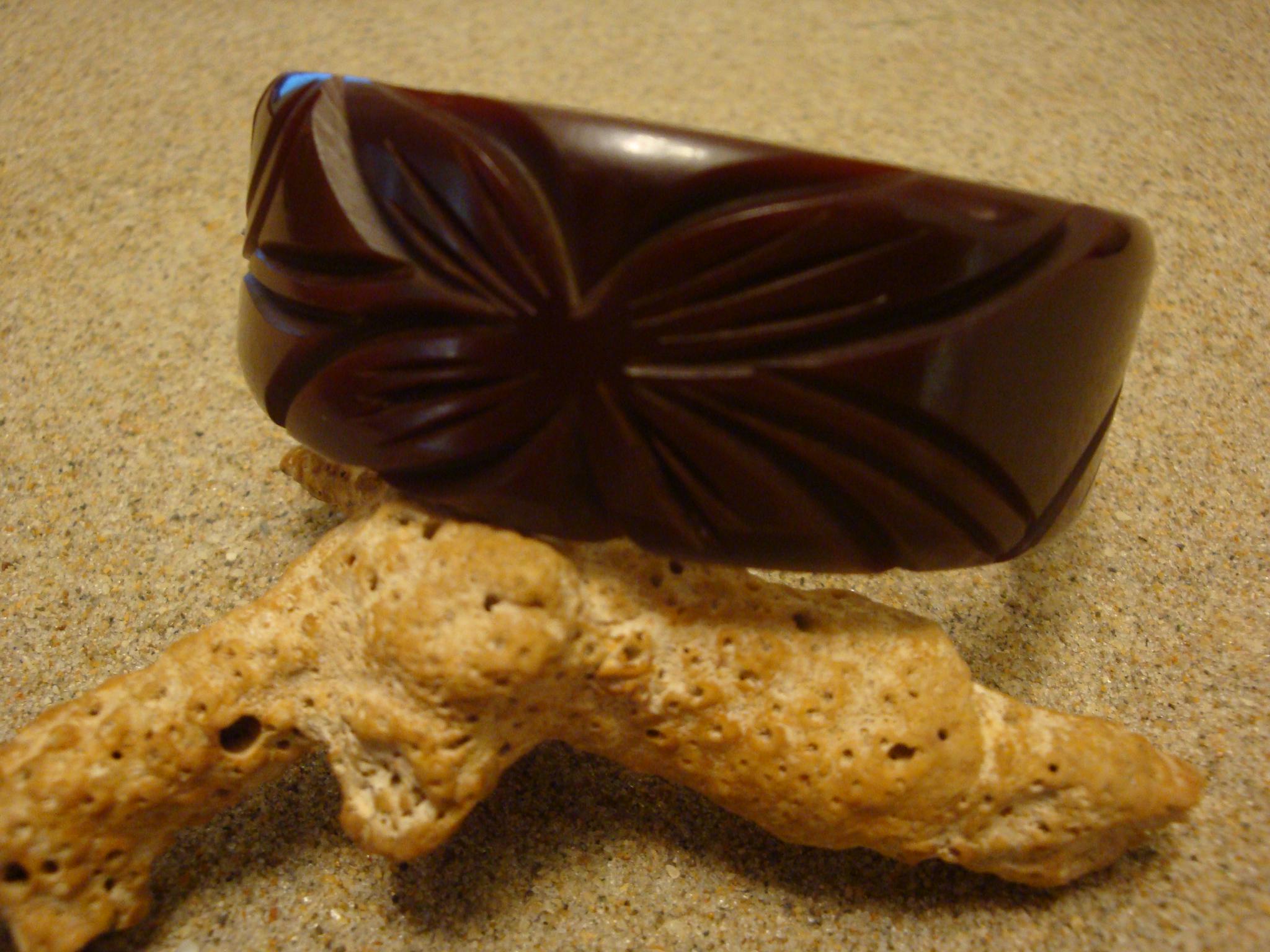 Vintage 1" Bakelite Bracelet! Mahogany w/ Abstract Flower Inspired Carvings!