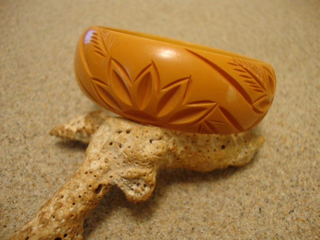 Vintage 1" Goldenrod Bakelite Bracelet! Unique Flower & Leaf Carved Design!
