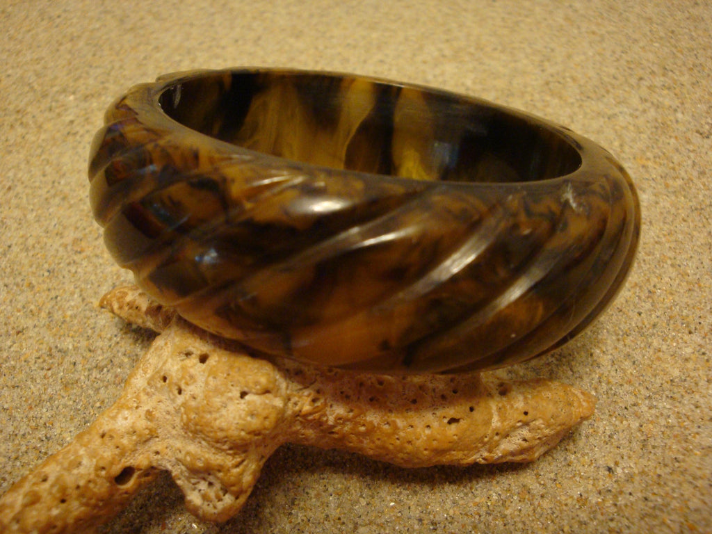 Vintage Marbled Butterscotch/Cream/Black Bakelite Bracelet! Diagonal Carvings!