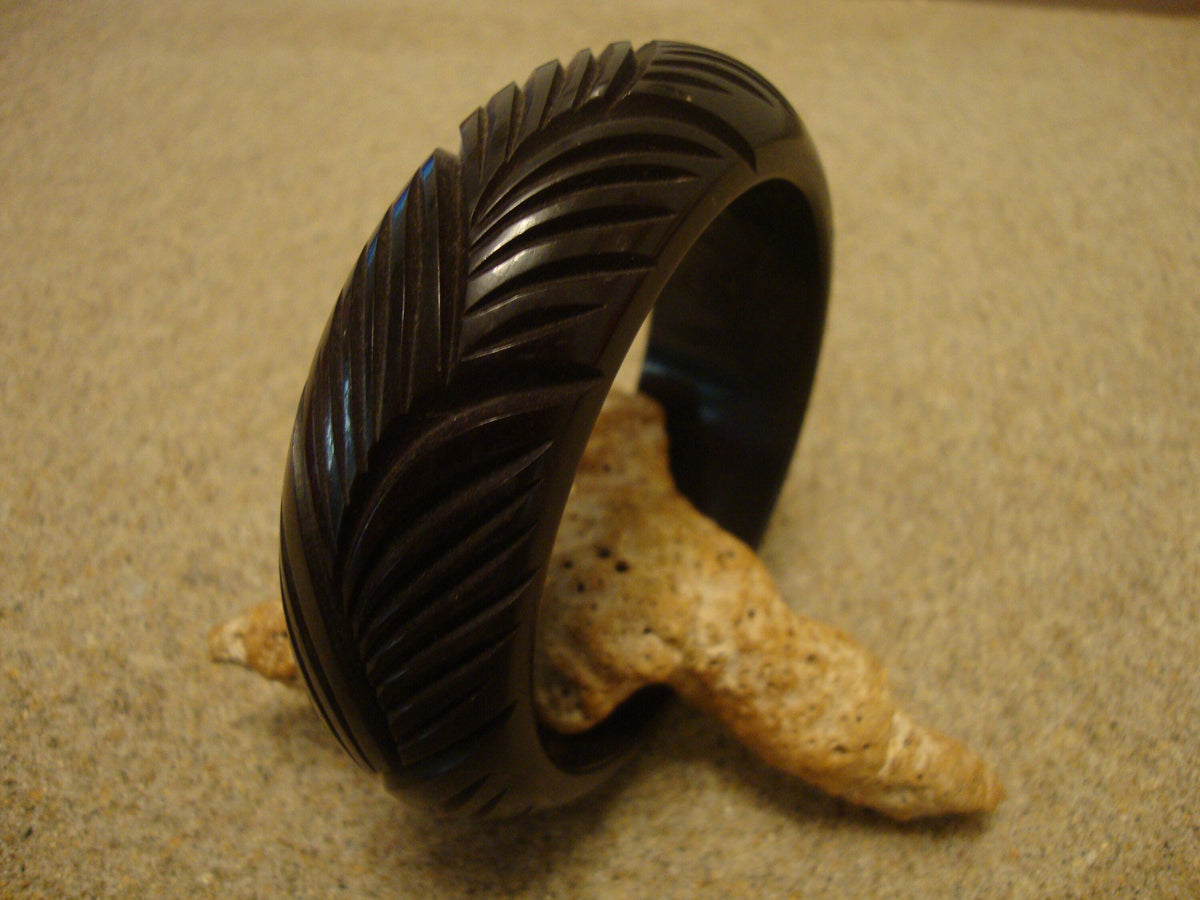 Vintage Dark Green Bakelite Bracelet: Chunky Leaf Carved Bangle