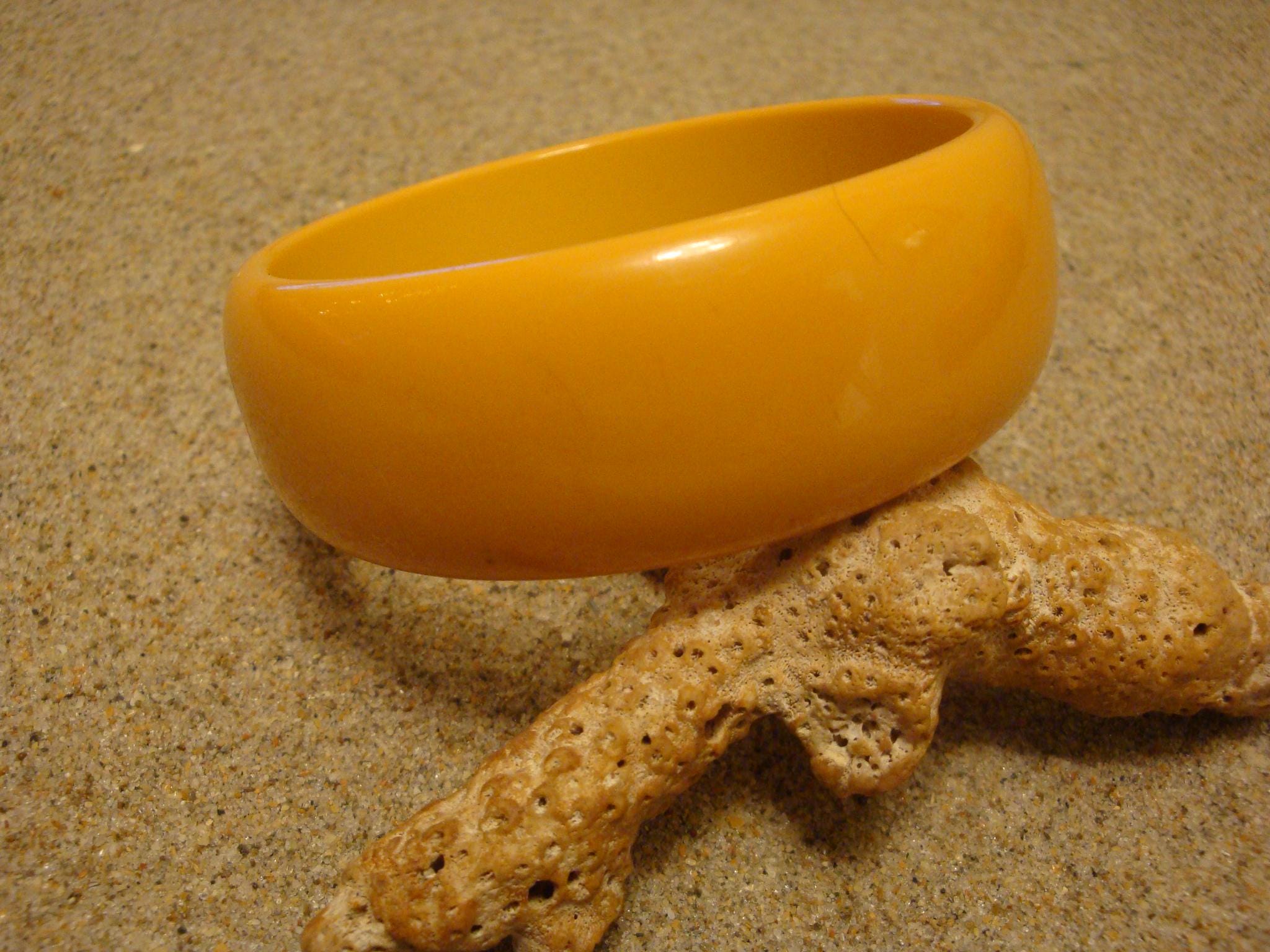 Vintage 1" Canary Yellow Bakelite Bangle Bracelet