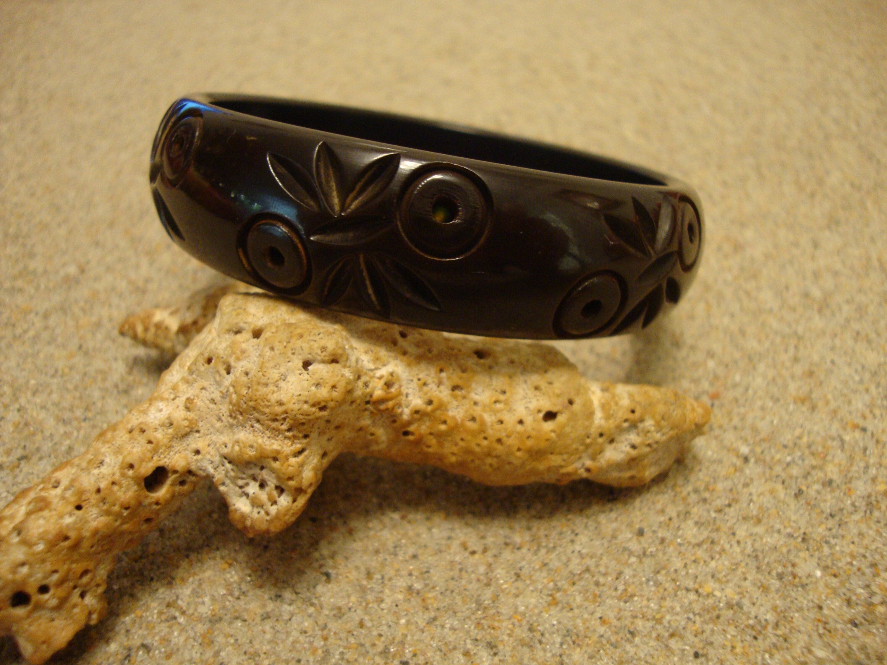 Vintage Midnight Green Bakelite Bracelet: Abstract Floral Carvings