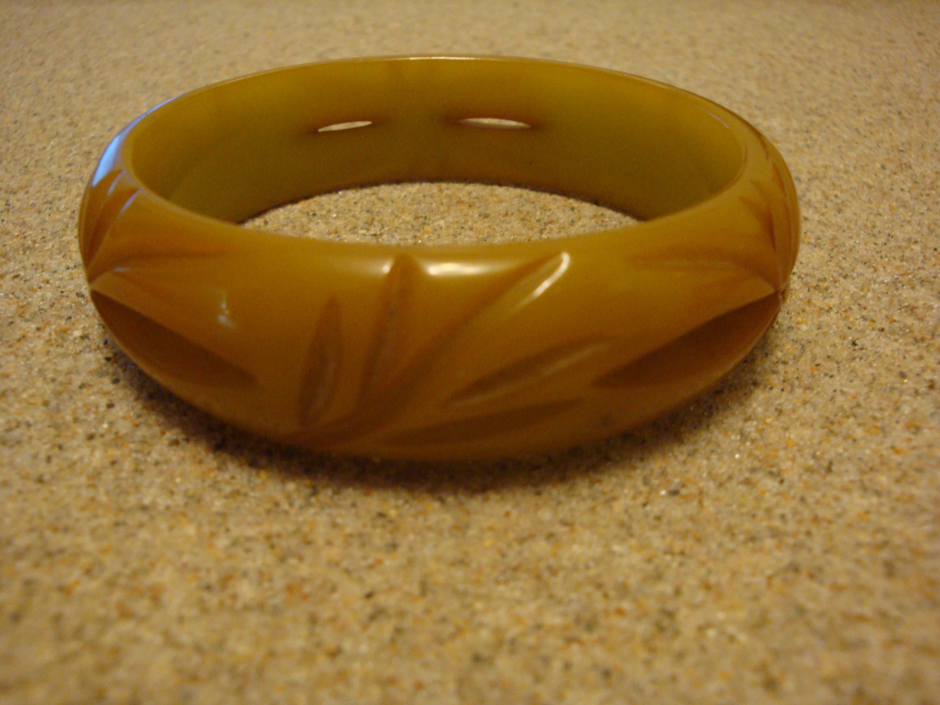 Vintage 3/4" Chartreuse Bakelite Bracelet! Open Work Flower Inspired Carvings!