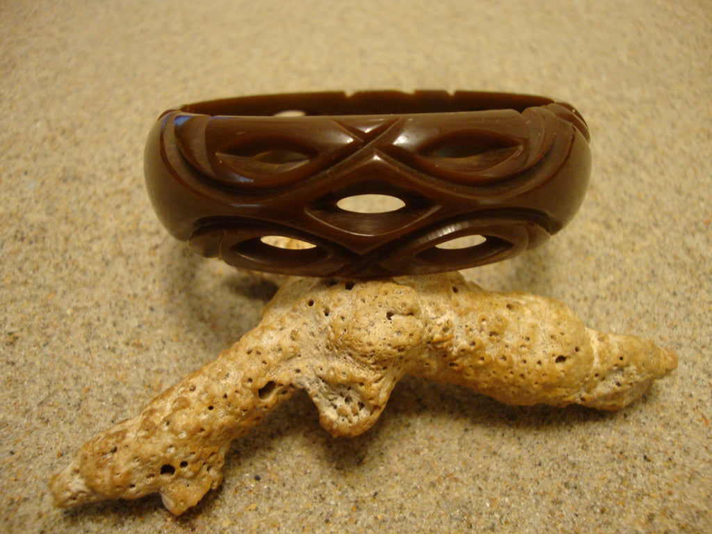 Vintage 7/8" Chocolate Brown Bakelite Bracelet! Geometric Open Work Carvings!