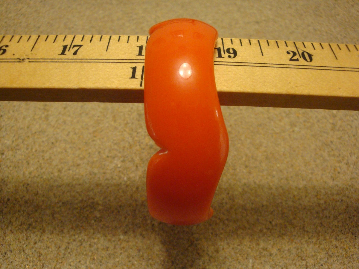 Vintage Orange Bakelite Bracelet: Scalloped Edge Bangle