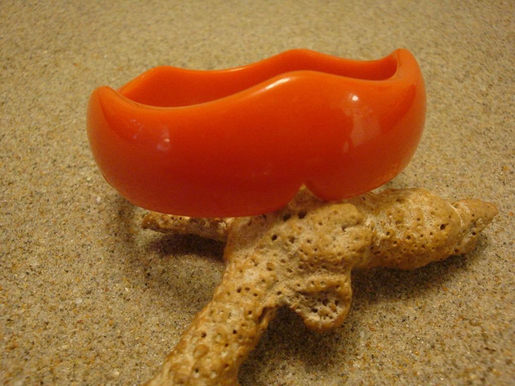 Vintage Orange Bakelite Bracelet: Scalloped Edge Bangle