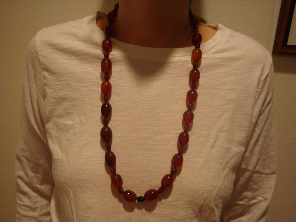 Vintage 30" Translucent Marbled Cherry Bakelite Necklace! Graduated Barrell Beads!