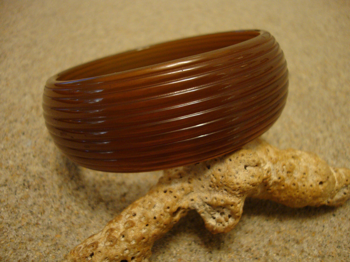 Vintage 1" Bakelite Bracelet! Semi Translucent Sleek Gold to Green Ribbed Design!