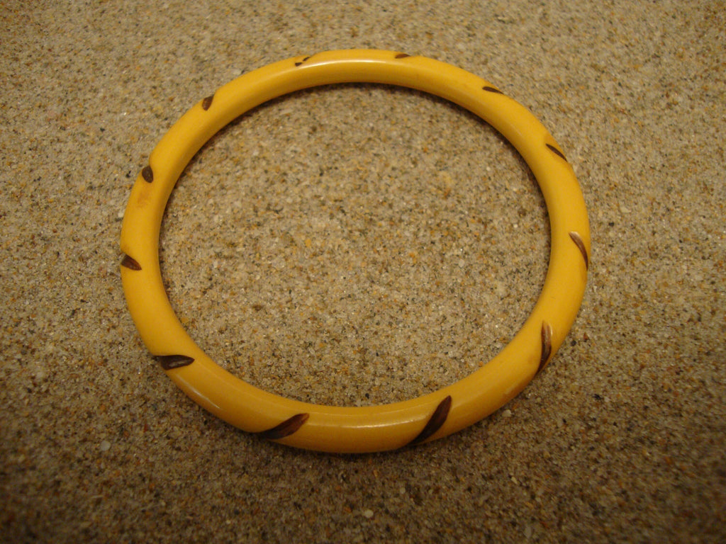 Vintage Yellow Bakelite Bracelet: Carved Twisted Rope Design
