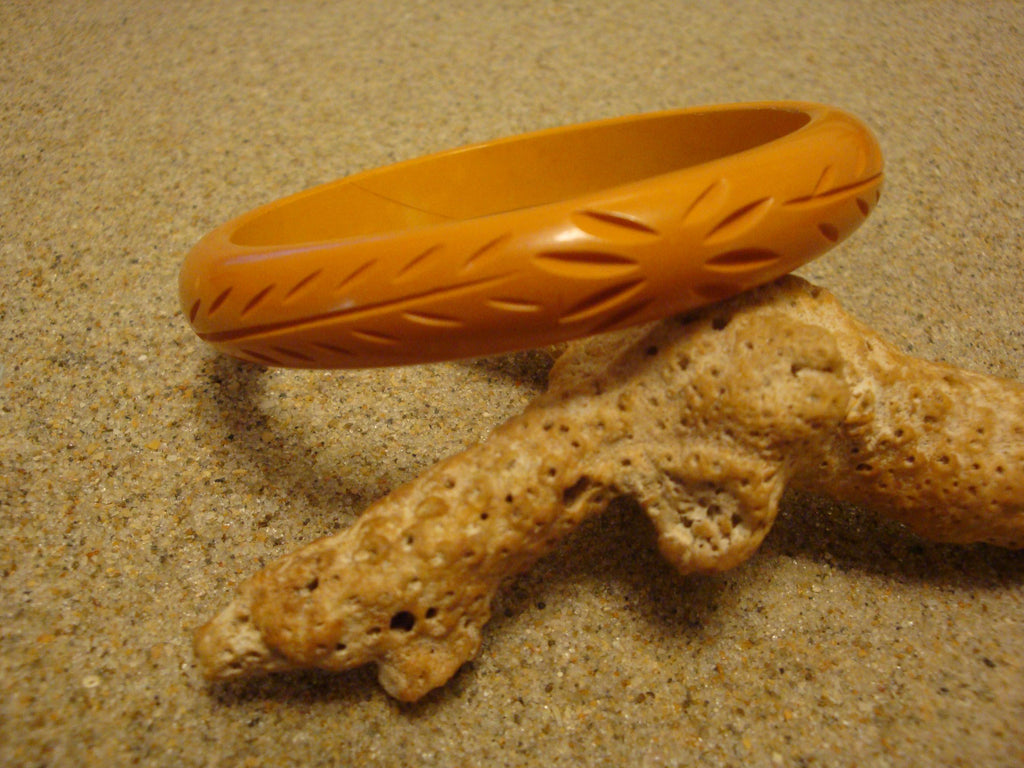 Vintage 1/2" Bakelite Bracelet! Solid Goldenrod; Vine/Leaf/ Flower Carvings!