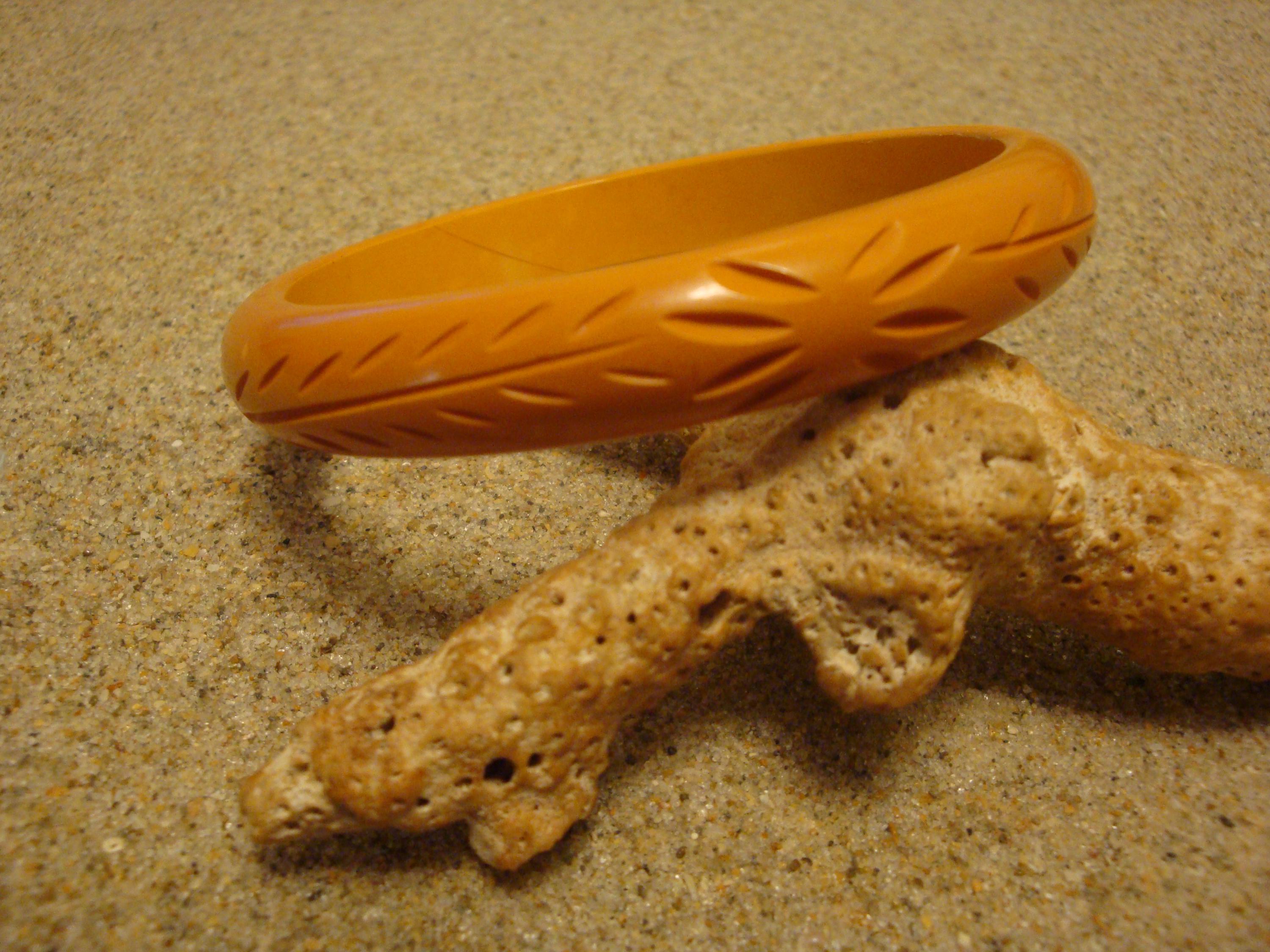 Vintage 1/2" Bakelite Bracelet! Solid Goldenrod; Vine/Leaf/ Flower Carvings!