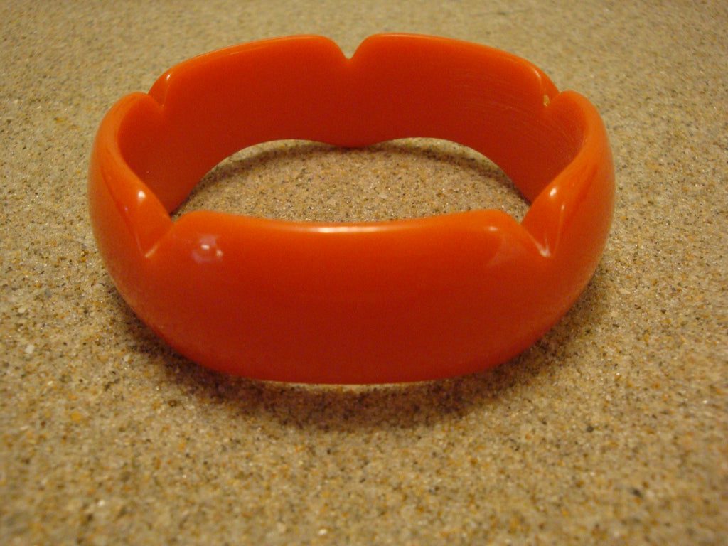Vintage Orange Bakelite Bracelet: Scalloped Edge Bangle