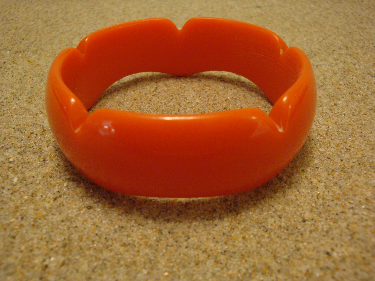 Vintage Orange Bakelite Bracelet: Scalloped Edge Bangle