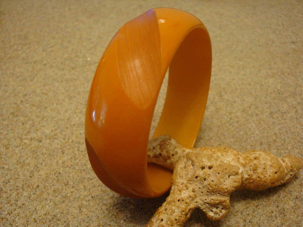 Vintage Burnt Orange Bakelite Bracelet: Modernist Cut Back Design