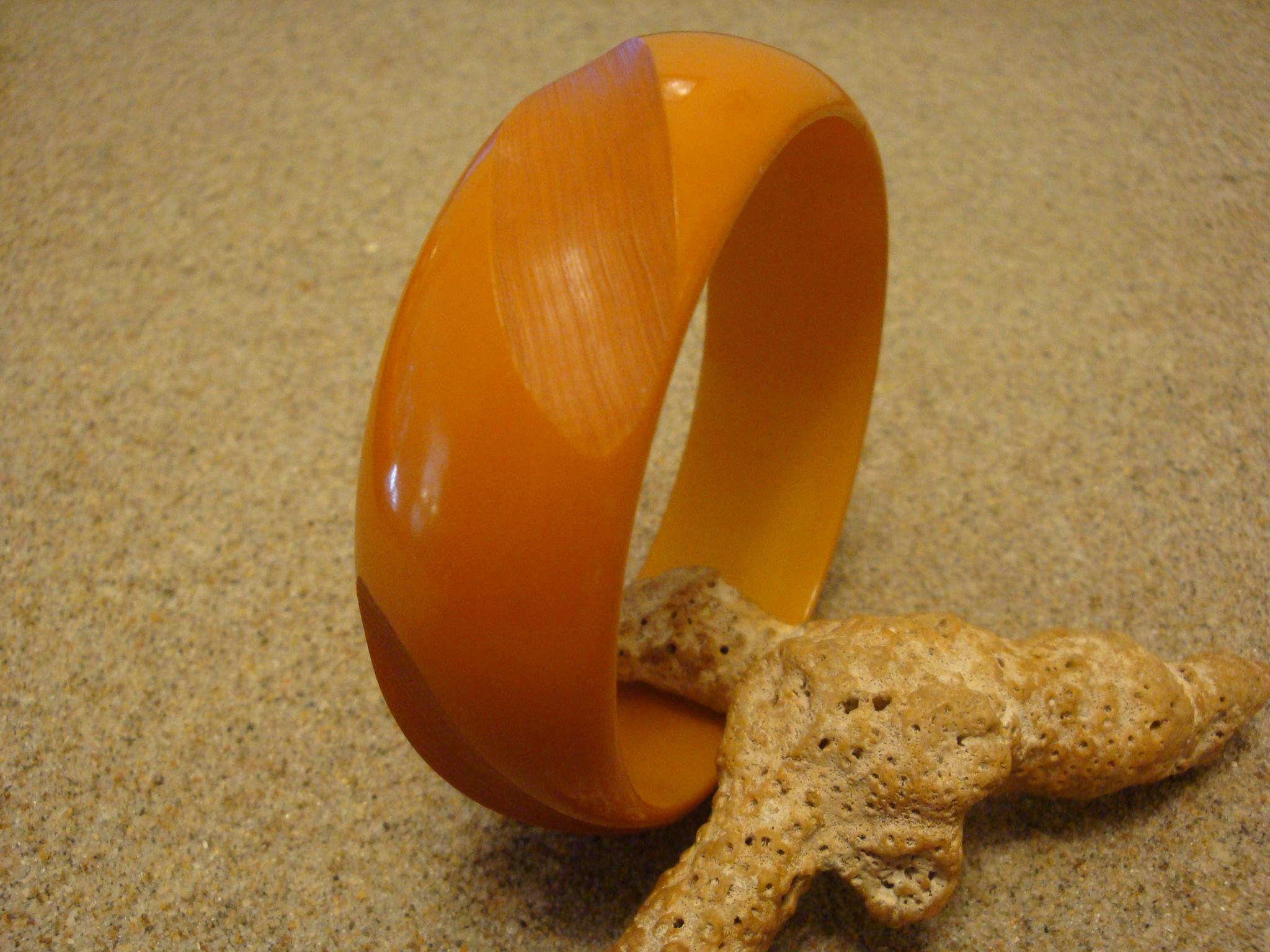 Vintage Burnt Orange Bakelite Bracelet: Modernist Cut Back Design