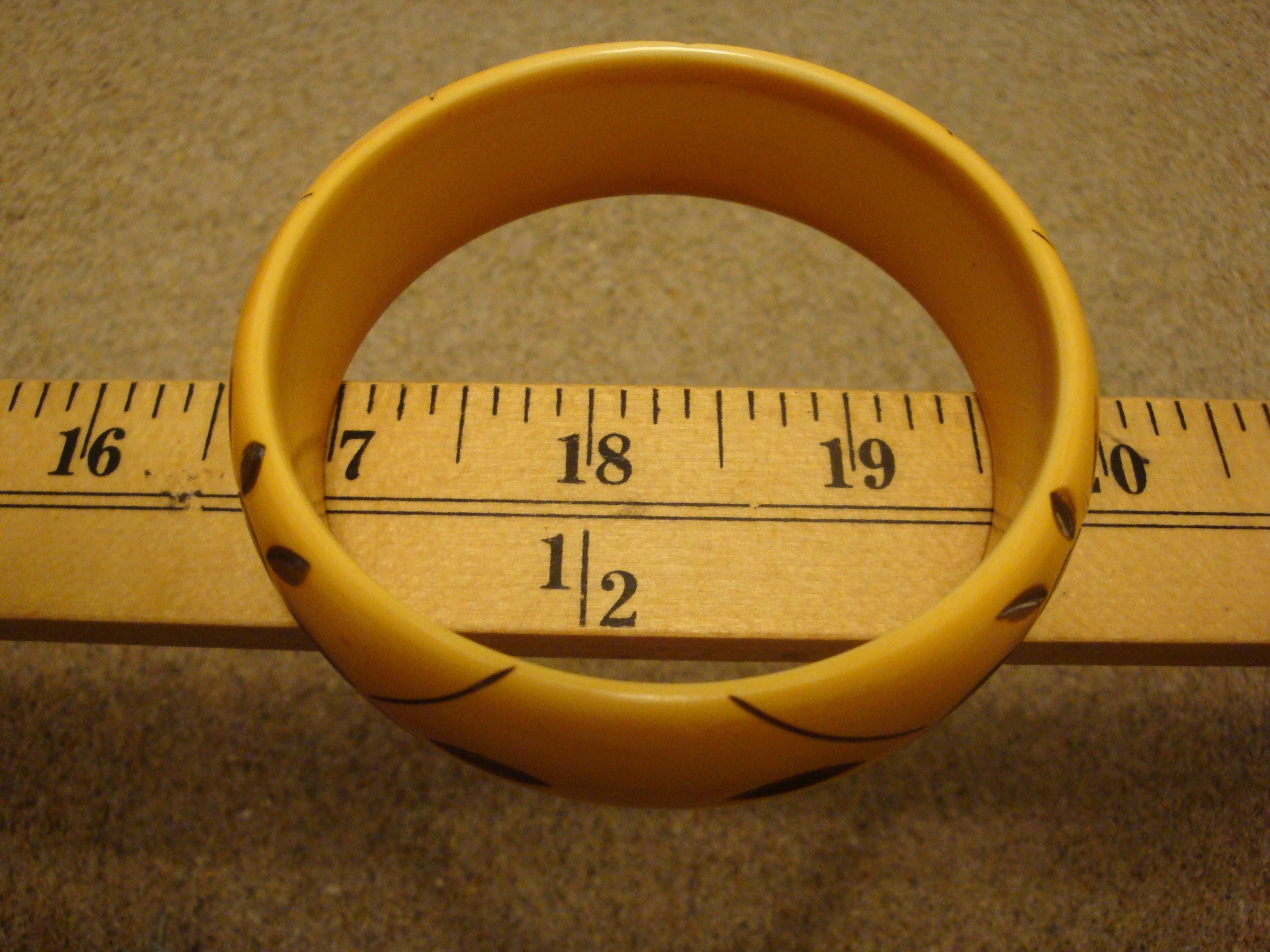 Vintage  7/8" Yellow Bakelite Bracelet w/ Three Overdyed Large Flower Carvings!