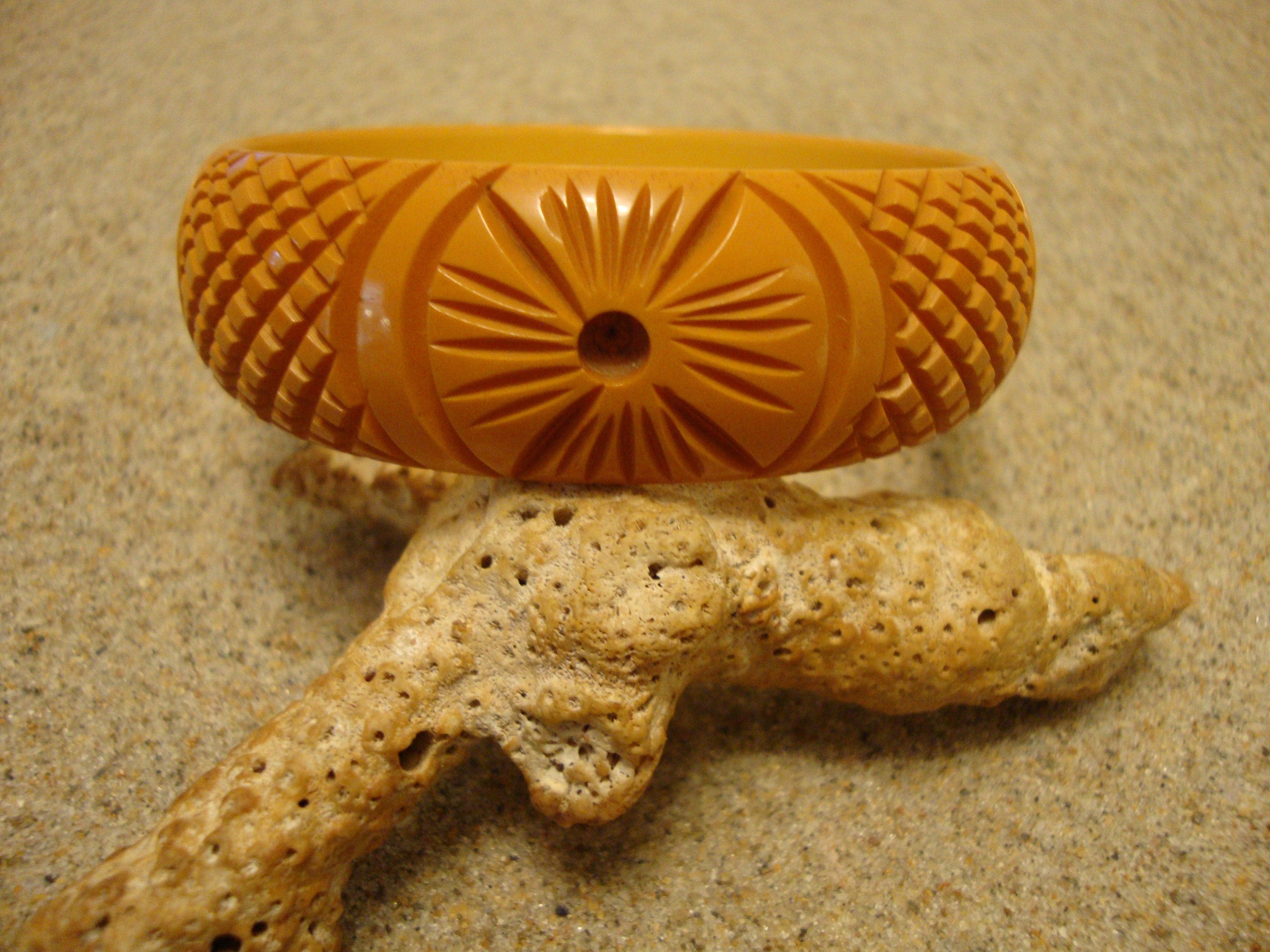 Vintage 7/8" Goldenrod Bakelite Bracelet! Abstract Flower/Crosshatch Carvings!