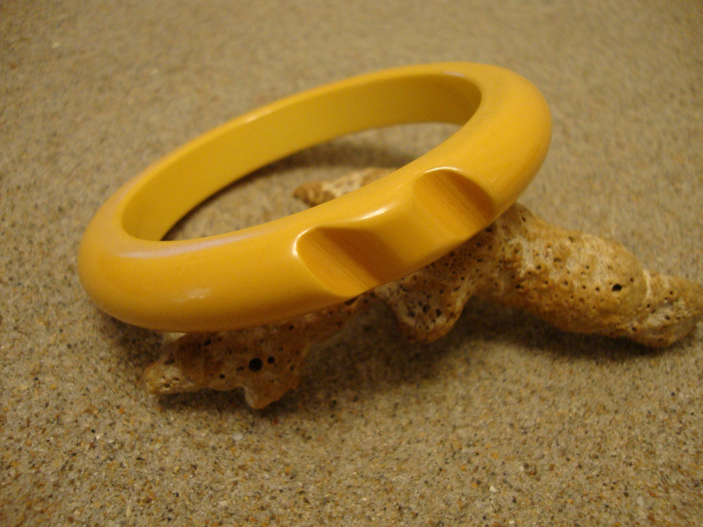 Vintage 1/2" Yellow Bakelite Bracelet! Three Pair of Deep Diagonal Slash Carvings!