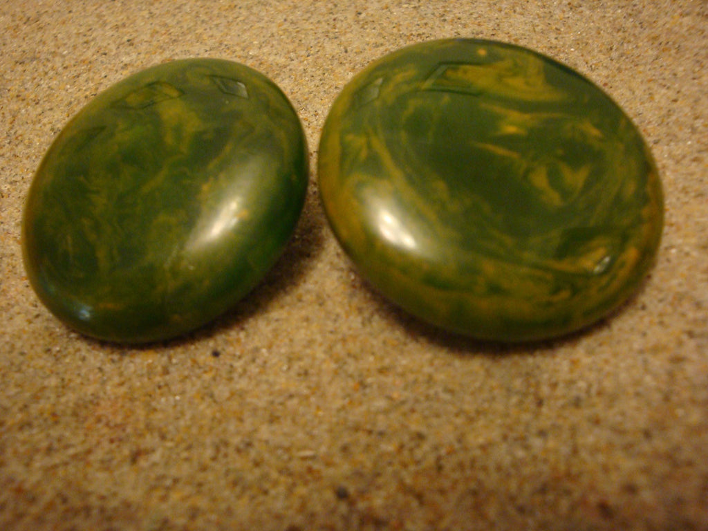 Vintage 1 1/2" Bakelite Clip Back Earrings; Emerald Green w/ Gold Marbling!