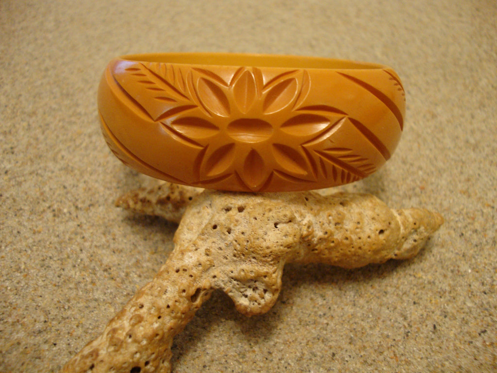 Vintage 1" Goldenrod Bakelite Bracelet! Unique Flower & Leaf Carved Design!