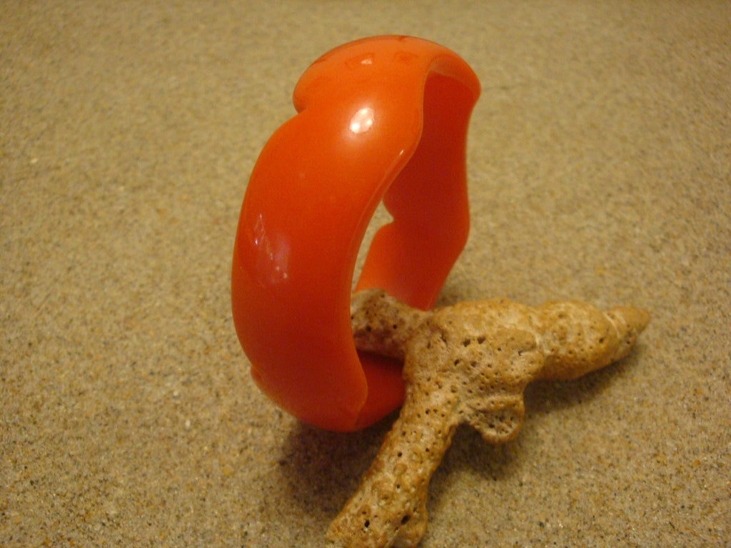 Vintage Orange Bakelite Bracelet: Scalloped Edge Bangle