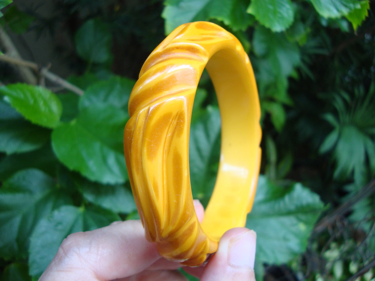 Vintage 3/4" Overdyed Butterscotch Bakelite Bracelet! Abstract Flower Carvings!