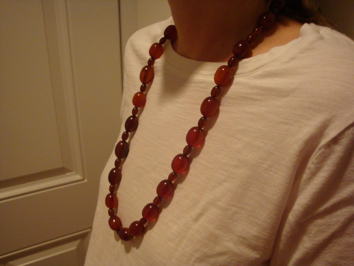 Vintage 30" Translucent Marbled Cherry Bakelite Necklace! Graduated Barrell Beads!