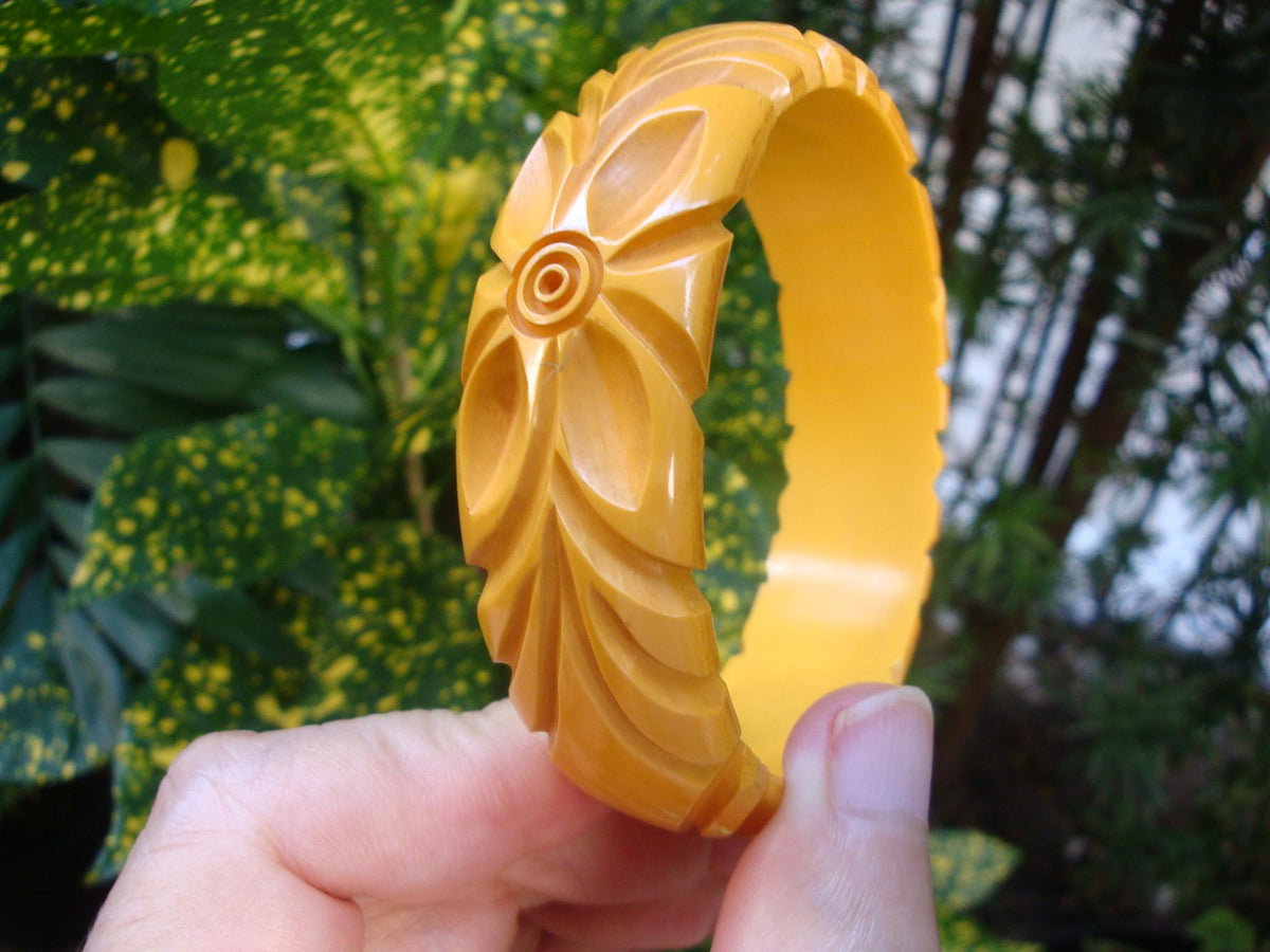 Vintage 7/8" Goldenrod Bakelite Bracelet! Three Abstract Flower & Leaf Carvings!